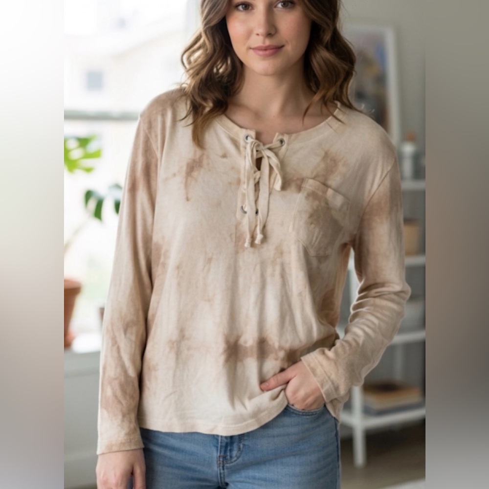 232. NWOT! POL Lace Up Henley | Tie Dye | Beige & Cream